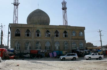 انفجار سابق في مزار الشريف قرب مسجد في ابريل الماضي