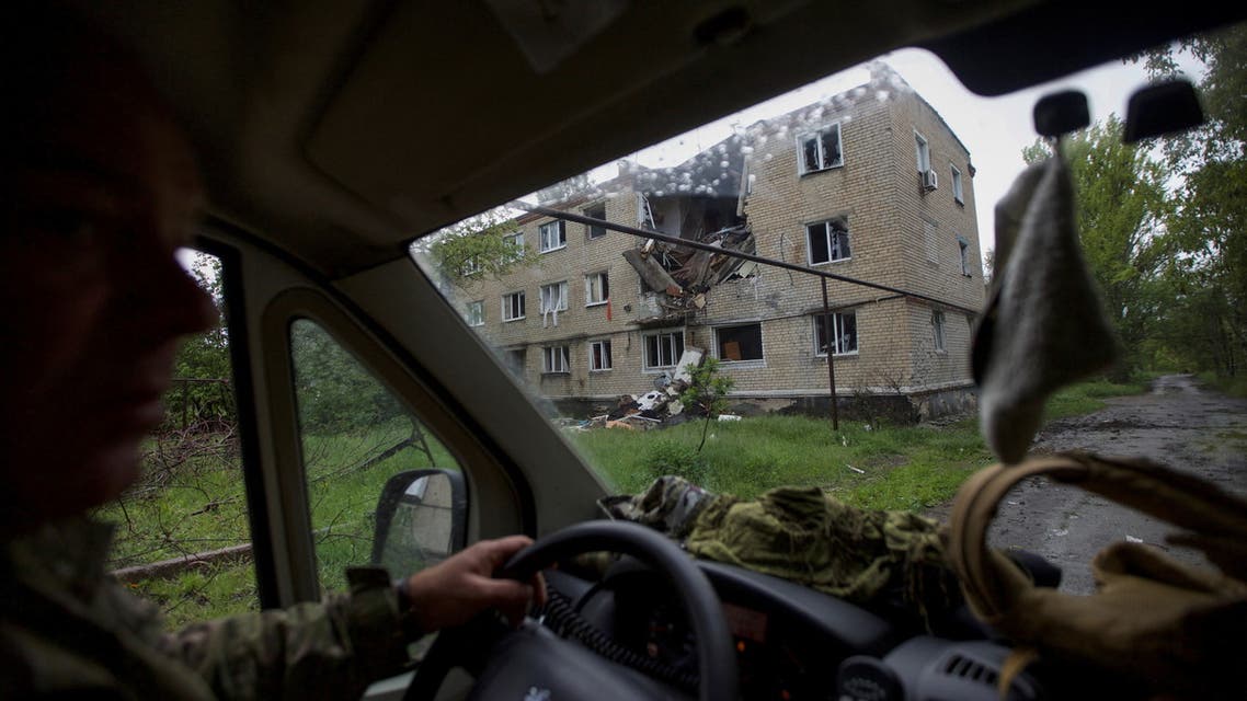 A residential building damaged by a Russian military strike in seen through a window of an ambulance car, as Russia's attack on Ukraine continues, in the town of Marinka, in Donetsk region, Ukraine May 19, 2022. (File photo: Reuters)