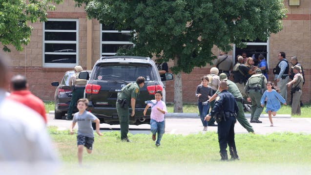 مفاجأة مجزرة تكساس.. التلاميذ طلبوا الطوارئ 6 مرات دون جدوى