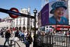 لافتة في لندن احتفالاً باليوبيل البلاتيني للملكة اليزابيث