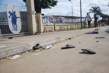 أحذية في الشارع حيث وقع التدافع أمس في نيجيريا