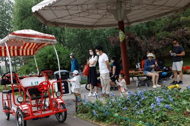 صينيون في إحدى الحدائق العامة في بكين
