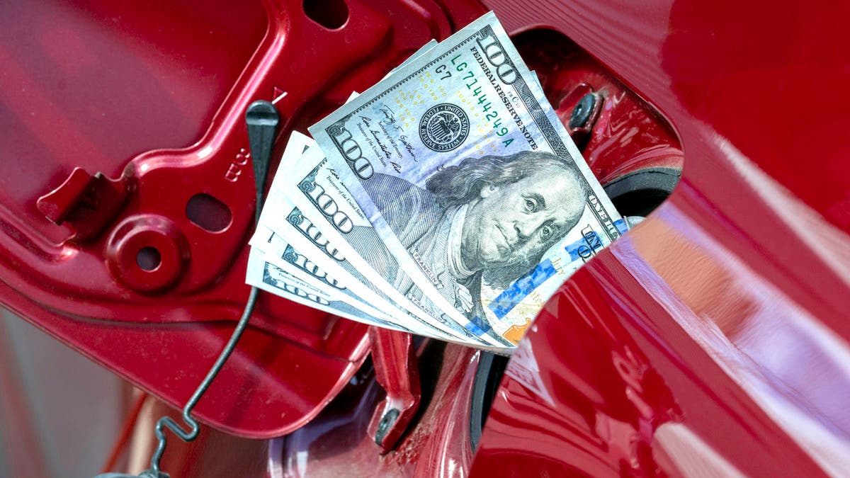 أسعار البنزين تسجل رقماً قياسياً جديداً في أميركا قبل موسم القيادة
