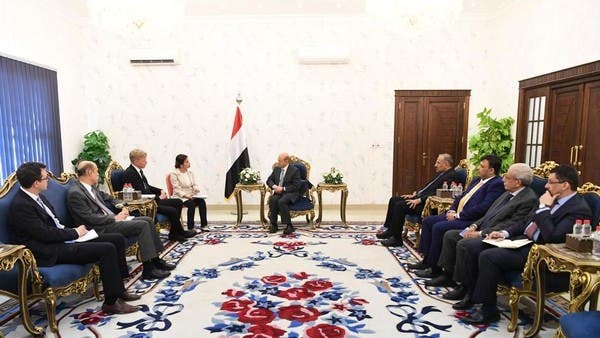 الرئيس اليمني يبحث مع غروندبرغ  فرص تمديد الهدنة الإنسانية