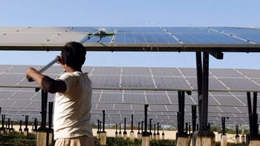A worker cleans photovoltaic solar panels inside a solar power plant at Raisan village near Gandhinagar, in the western Indian state of Gujarat, February 11, 2014. (File photo: Reuters)