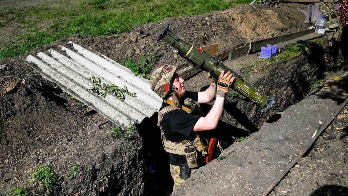 A Ukrainian serviceman is seen at his new position retaken by the Ukrainian forces, amid Russia's attack on Ukraine, in Donetsk region, Ukraine May 31, 2022. (File photo: Reuters)