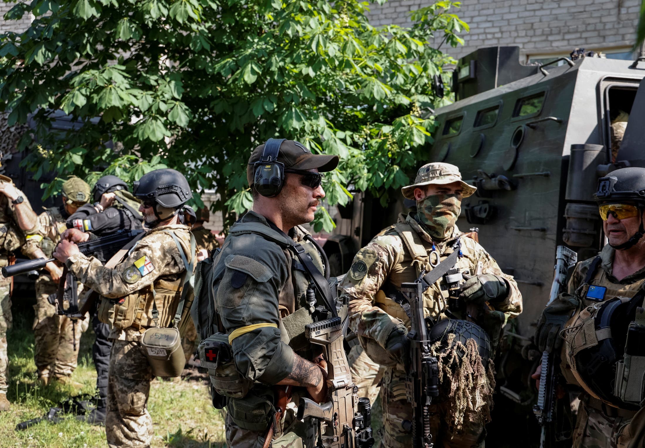 متطوعون اجانبي يقاتلون مع الجيش الوكراني في لوهانسك
