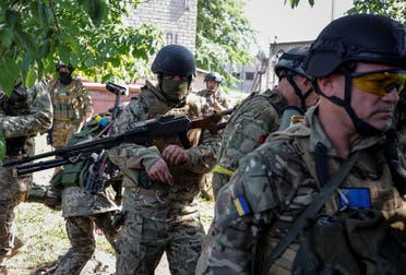 أجانب يتطوعون للقتال في لوغانسك إلى جانب الجيش الأوكراني