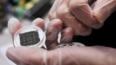 An engineer holds a chip at the Taiwan Semiconductor Research Institute in Hsinchu, Taiwan, February 11, 2022. (File photo: Reuters)
