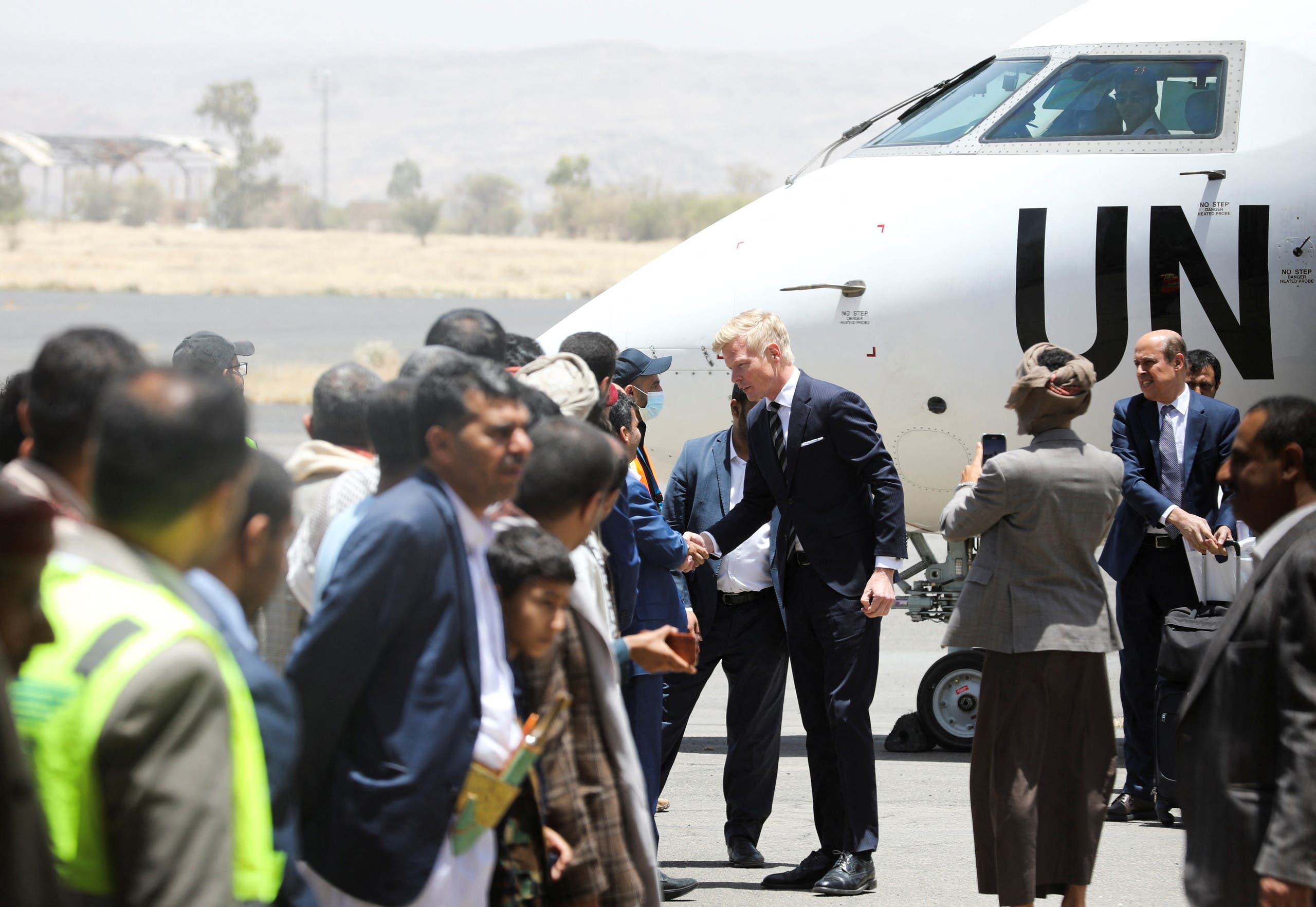 مبعوث الأمم المتحدة إلى اليمن هانس غروندبرغ في مطار صنعاء اليوم