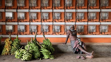 A banana vendor sits as the electricity meters are seen behind him at a wholesale market, amid the country's economic crisis in Colombo, Sri Lanka, April 13, 2022. (File photo: Reuters)