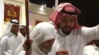 فيديو يخطف قلوب السعوديين.. مسن يرقص "السعب النجراني"