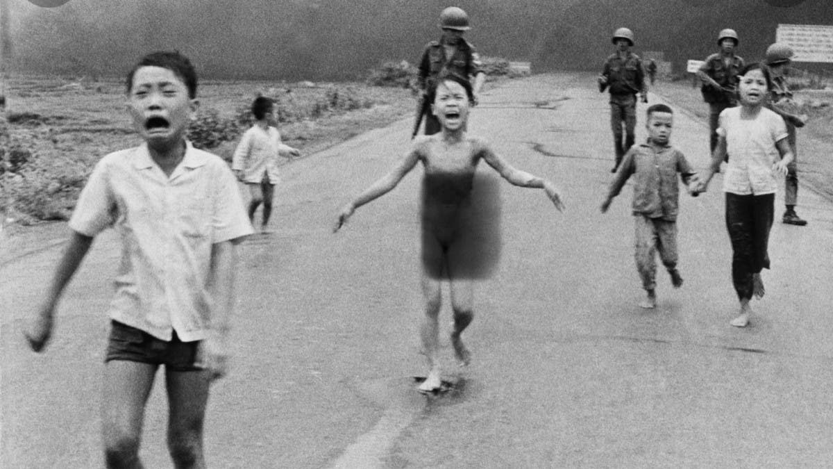 ظهرت في أشهر صور الحرب.. طفلة النابالم تروي لحظات الرعب
