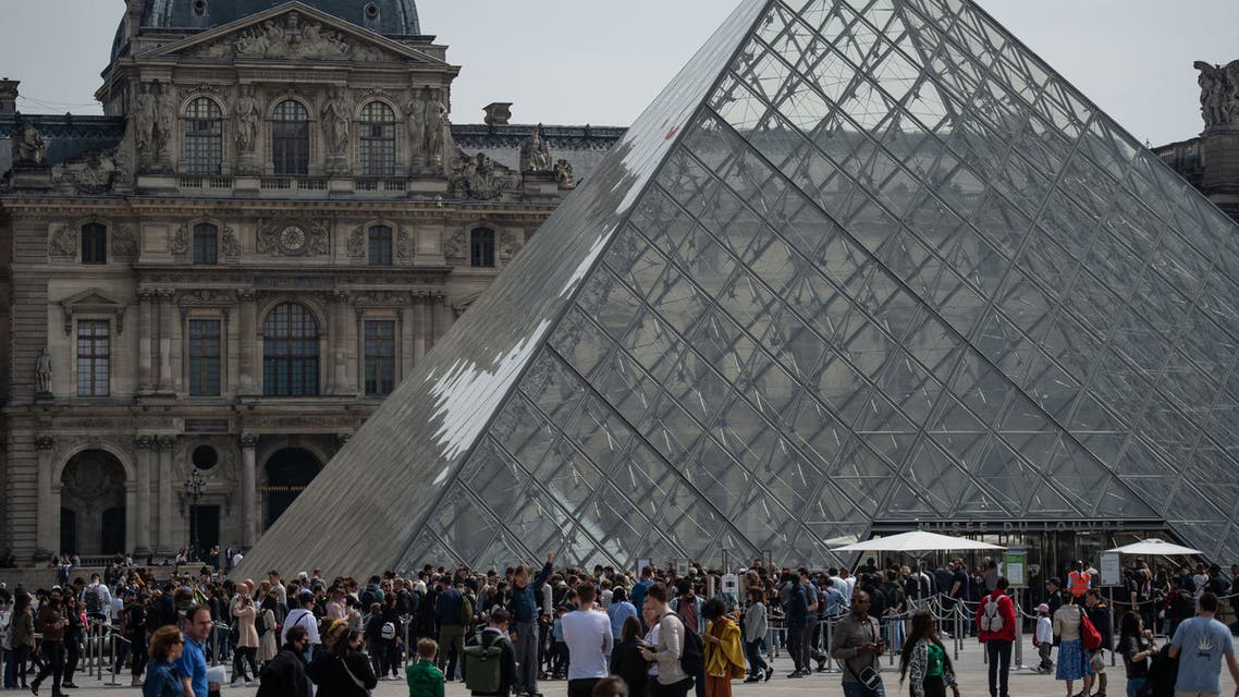 (FILES) In this file photo taken on April 29, 2022 Visitors queue in front of the Pyramid to enter the Louvre Museum, in Paris on April 29, 2022. A former president of the Louvre is under investigation for money laundering and trafficking in antiquities (judicial source). (Photo by AFP) / NO USE AFTER JUNE 25, 2022 08:09:02 GMT