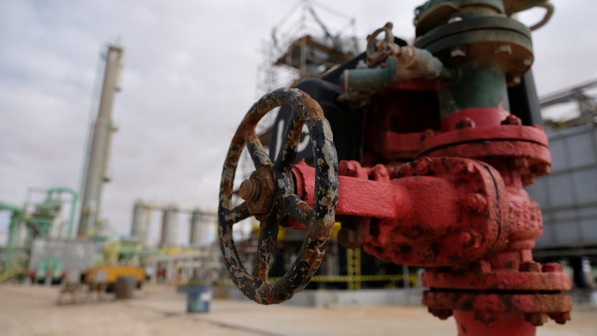 إنتاج النفط في ليبيا شبه متوقف.. موانئ وحقول البلاد معطلة وسط الصراع السياسي