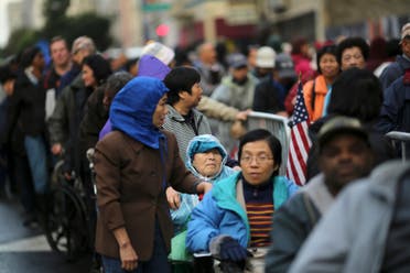 سكان من سان فرانسيسكو ينتظرون لتلقي مساعدات غذائية من مؤسسة "غلايد" الخيرية (أرشيفية)
