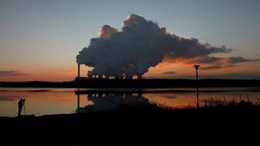 Smoke and steam billows from Belchatow Power Station, Europe's largest coal-fired power plant operated by PGE Group, near Belchatow, Poland November 28, 2018. (File photo: Reuters)