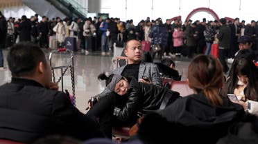 Travellers wait for their trains inside Zhengzhou East Railway Station during the annual Spring Festival travel rush ahead of the Chinese Lunar New Year, in Zhengzhou, Henan province, China January 13, 2020. (File photo: Reuters)