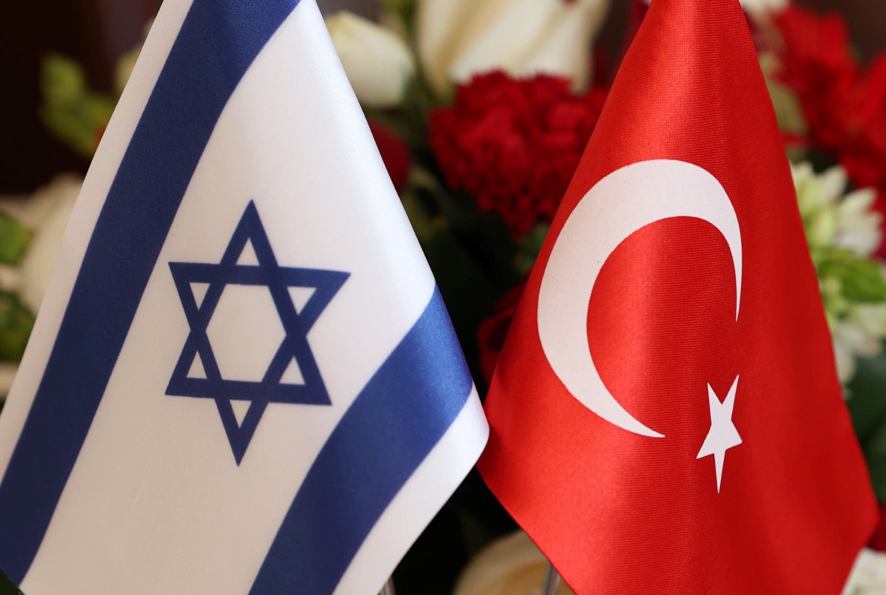 علما تركيا وإسرائيل (أ ف ب)
