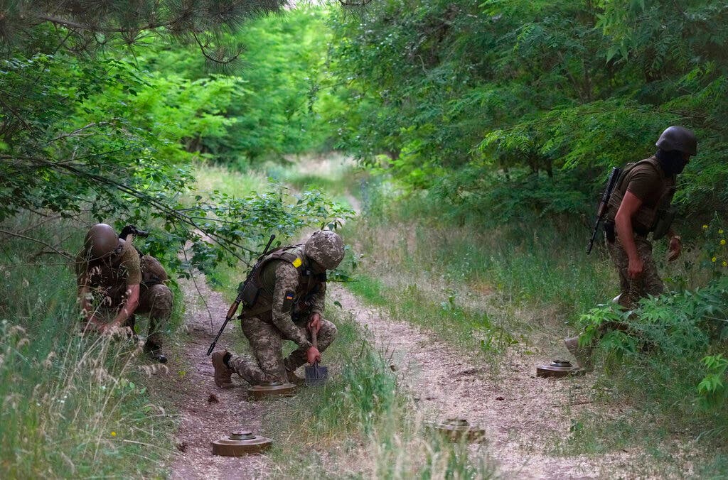 Demining in Donetsk (AP)