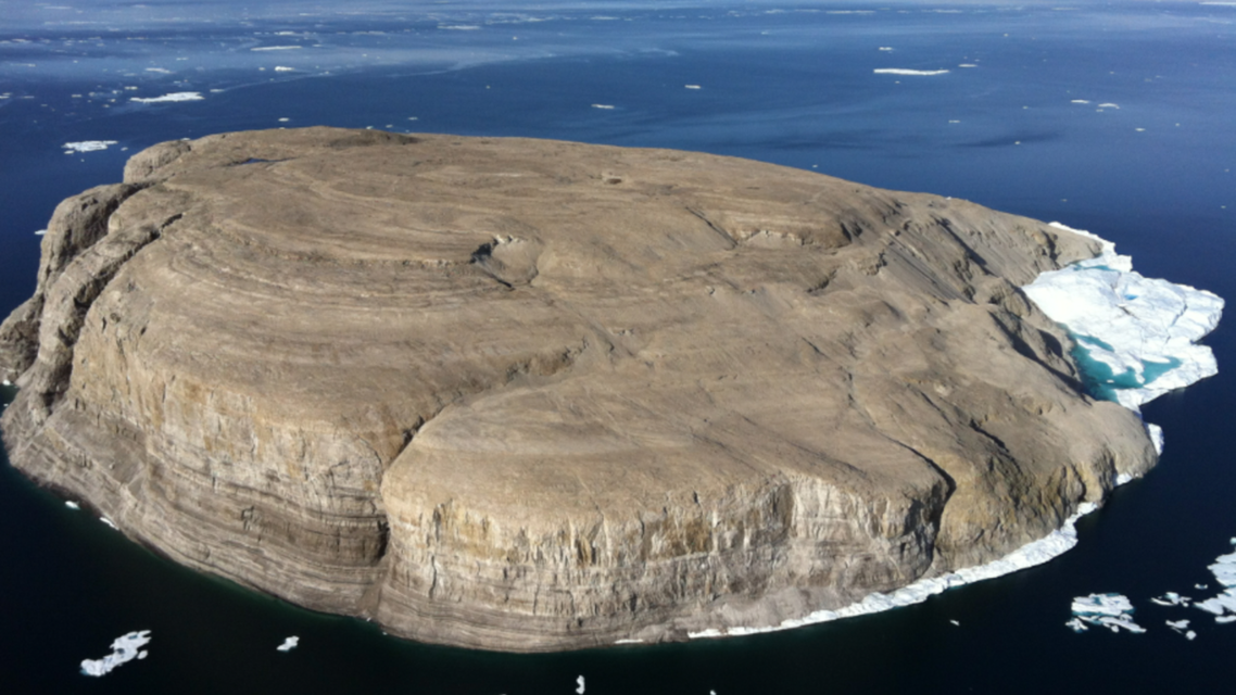 جزيرة هانز في القطب الشمالي والذي استمر النزاع عليها بين كندا والدنمارك لـ49 عاما