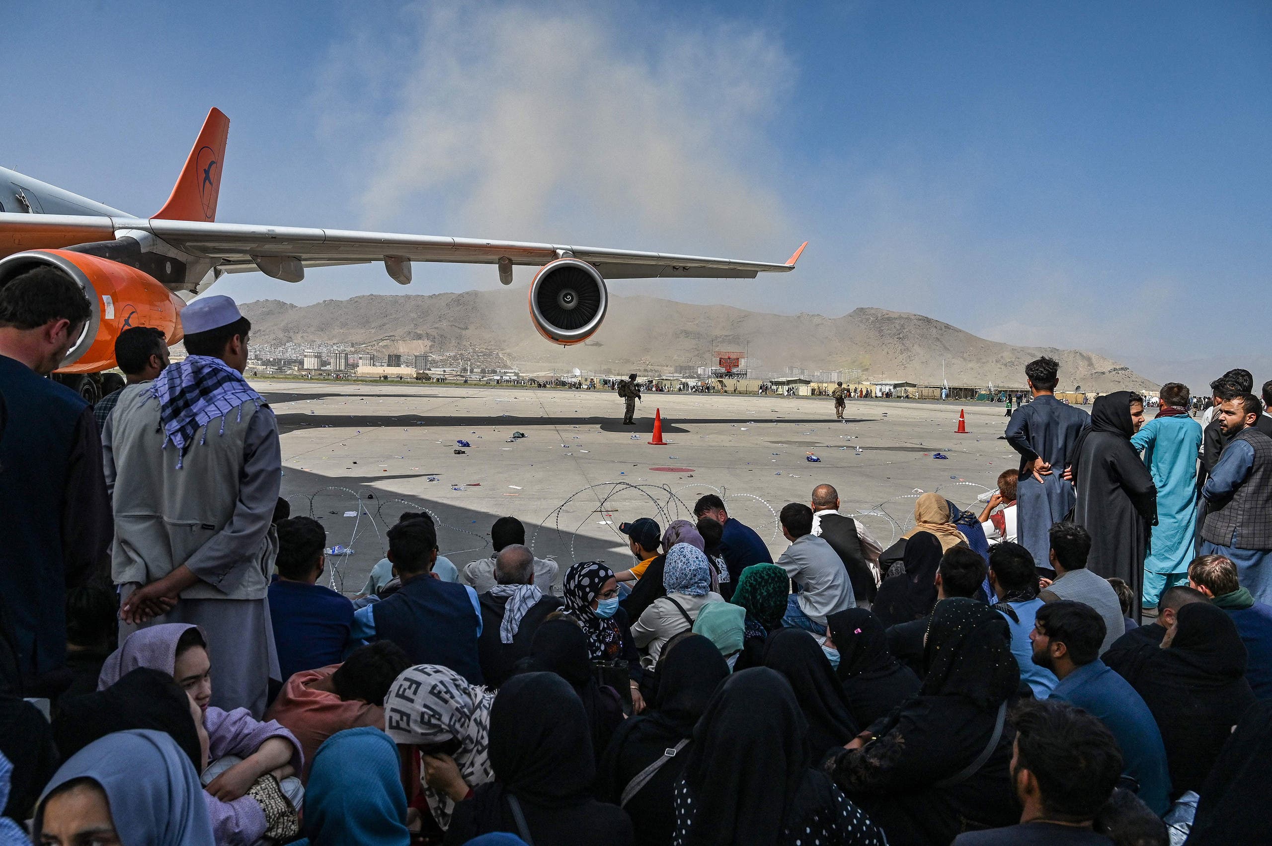 مشهد من مطار كابول بعد إعلان طالبان توليها السلطة 
