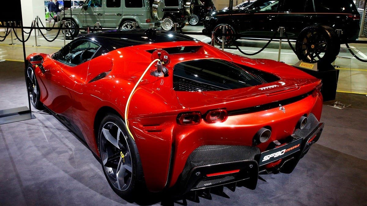 Ferrari se rende e embarca de vez na corrida dos carros elétricos -  NeoFeed