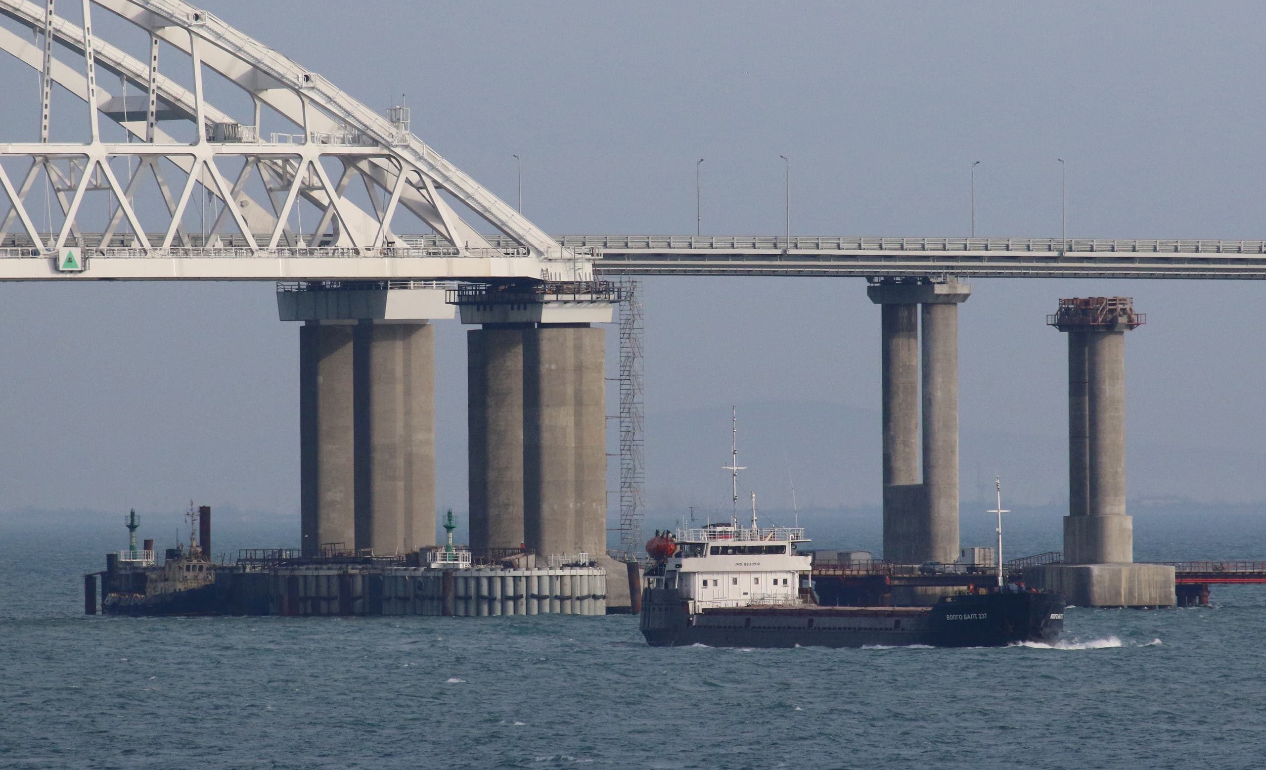 جسر القرم الذي يربط بين البر الرئيسي الروسي وشبه الجزيرة (أرشيف)
