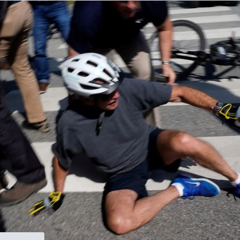 فيديو.. بايدن يسقط عن دراجته الهوائية دون أن يصاب بأذى