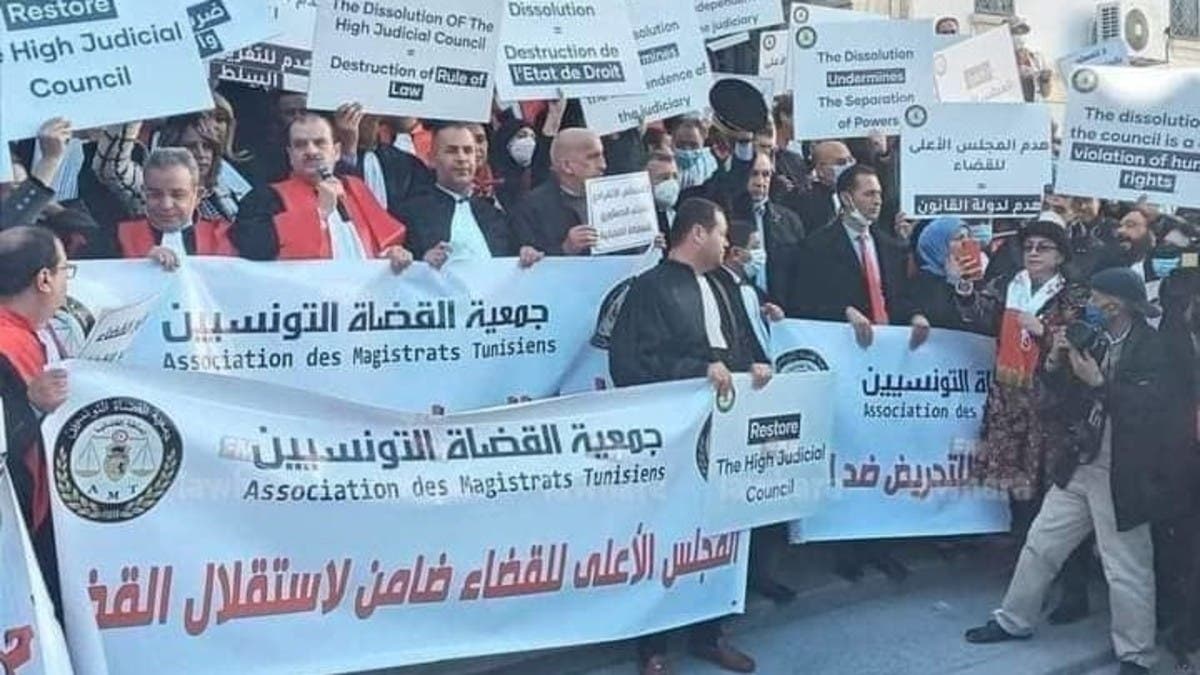 قضاة تونس يقرّرون تمديد الإضراب أسبوعا ثالثا