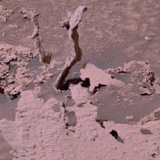 عجيبة صخرية تظهر على سطح المريخ واتهام "ناسا" بإخفاء حقيقتها 