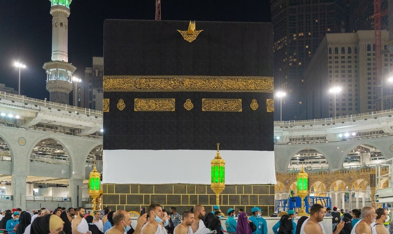 الكعبة بعد رفع الكسوة