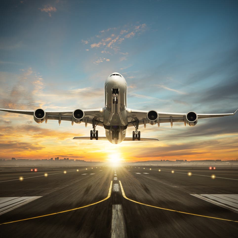 "أياتا" يتوقع عودة قطاع الطيران للربحية في 2023.. رغم التحديات العالمية