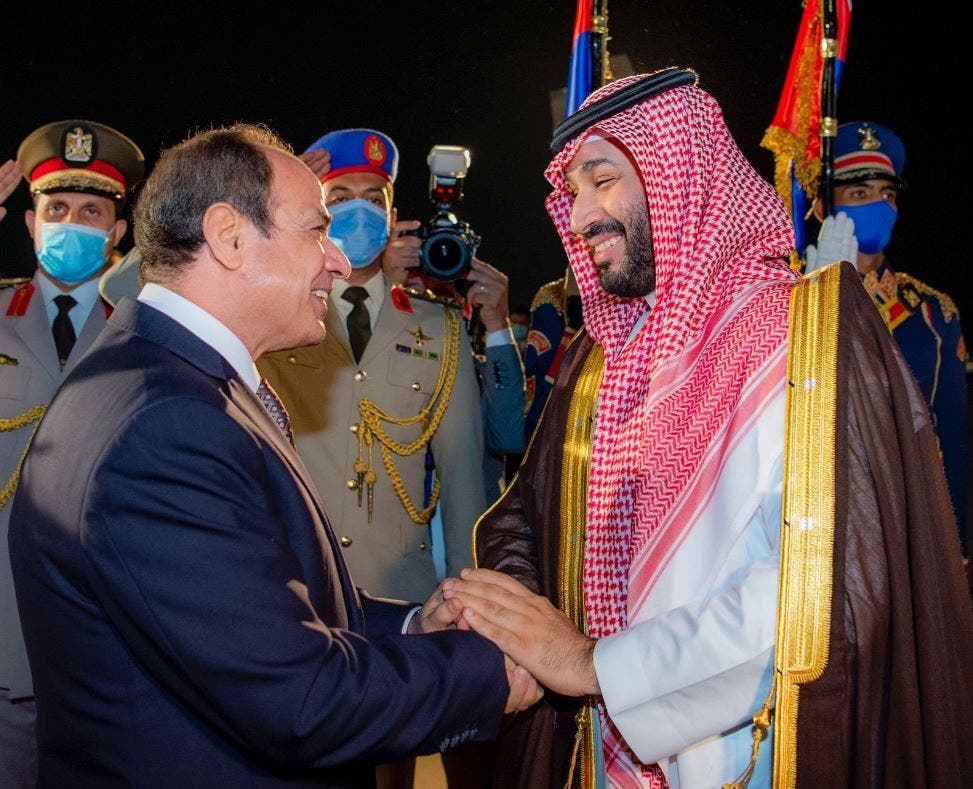جانب من استقبال الرئيس السيسي للأمير محمد بن سلمان بالمطار
