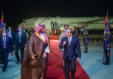 جانب من استقبال الرئيس السيسي للأمير محمد بن سلمان بالمطار