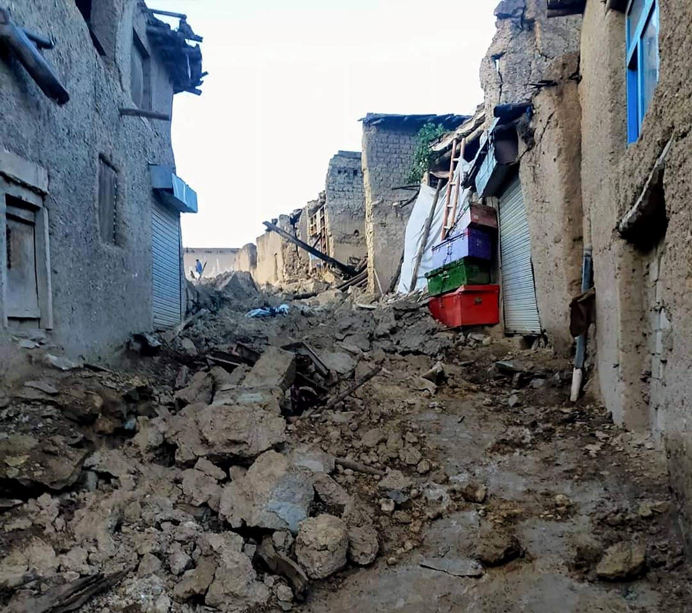 افغانستان میں زلزلے سے ہونے والی تباہی کے اثار