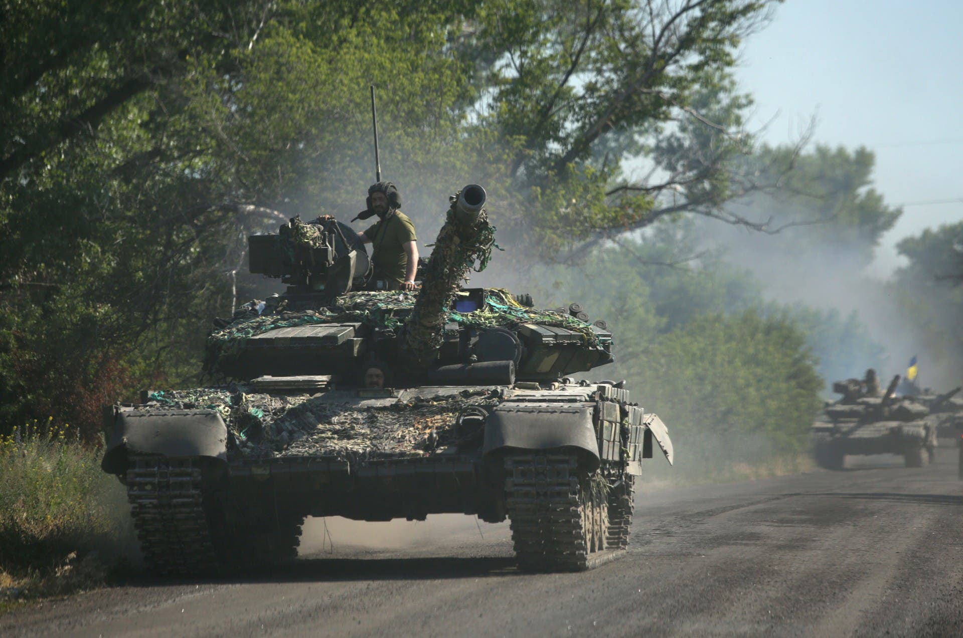 دبابة أوكرانية في Lyschensk بشرق أوكرانيا (AFP)