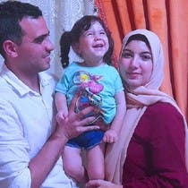 مصريون جمعوا أكثر من مليوني دولار لشراء حقنة واحدة لطفلة مريضة