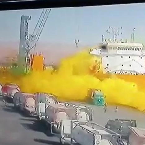 مشهد مروع للحظة انفجار مستودع الغاز السام بميناء العقبة الأردني