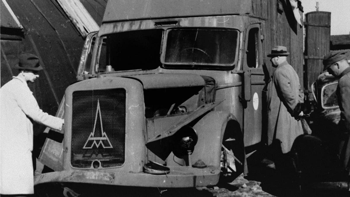 عربة الموت.. أداة للإعدام الجماعي استخدمها السوفيت وهتلر
