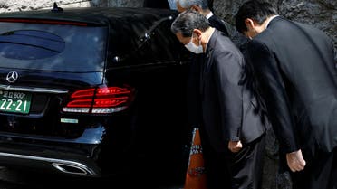 LDP officials pray to the vehicle believed to be carrying the body of former Japanese Prime Minister Shinzo Abe, who was shot while campaigning for a parliamentary election, at his residence in Tokyo, Japan July 9, 2022. (File photo: Reuters)