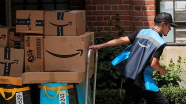 An Amazon delivery worker pulls a delivery cart full of packages during its annual Prime Day promotion in New York City, U.S., June 21, 2021. (File photo: Reuters)