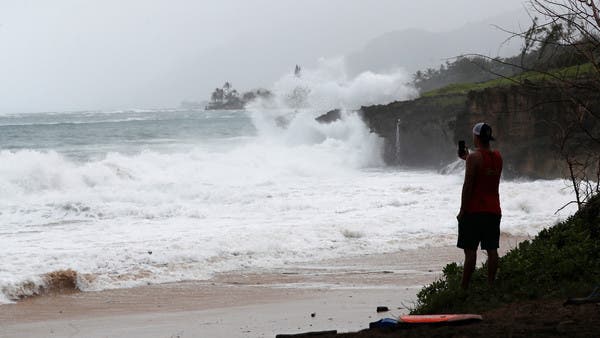 Video: High waves crash into wedding in Hawaii during south swell