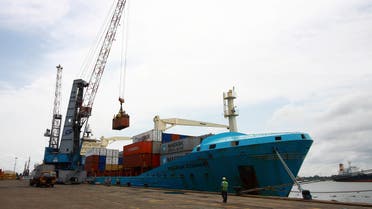 The Maersk Ronneby container ship is loaded at the Container Terminal at the Cochin Port on Willingdon Island in the southern Indian state of Kerala July 27, 2009. (File photo: Reuters)