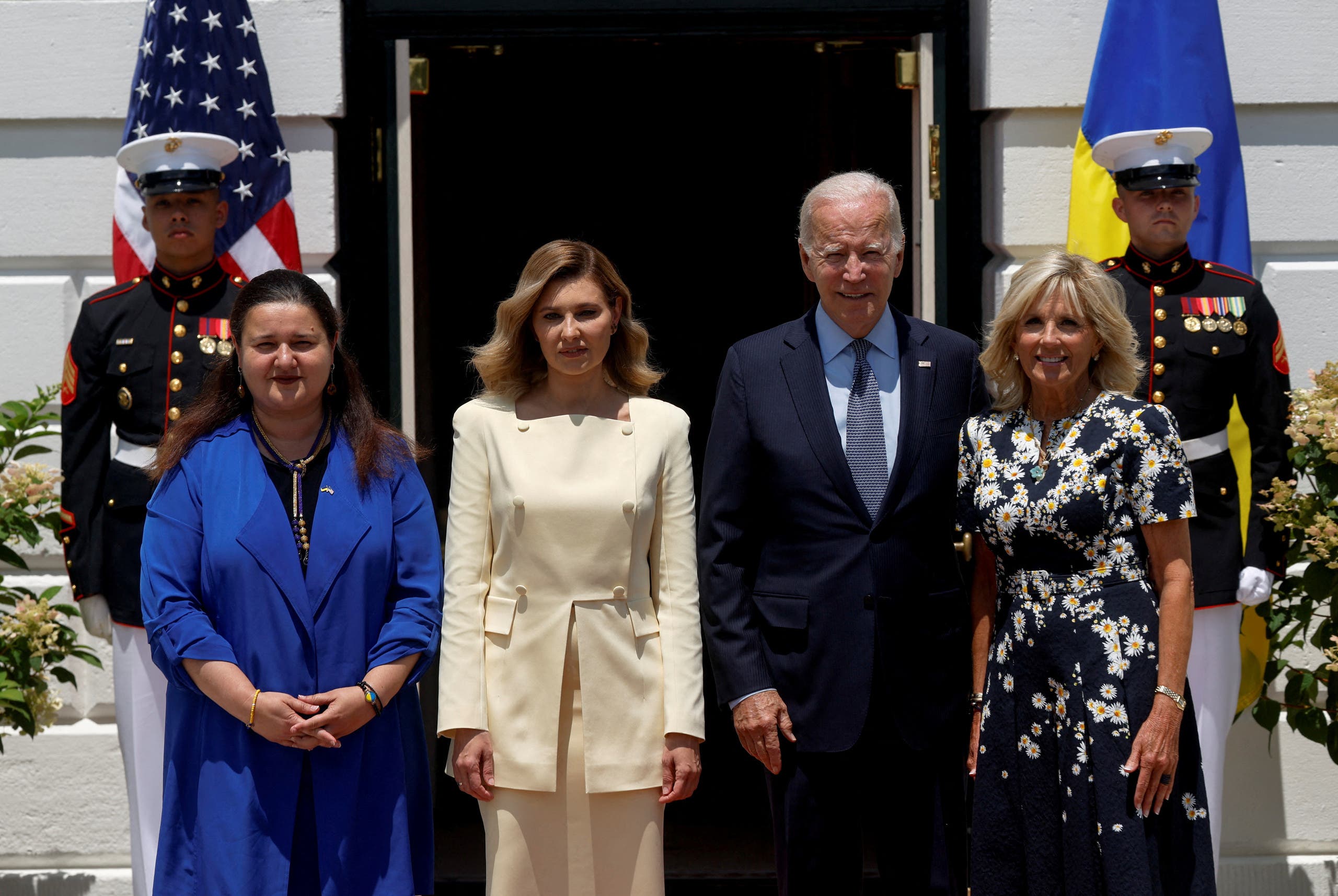 جو وجيل بايدن يستقبلان السيدة الأولى الأوكرانية في البيت الأبيض ومعها سفيرة أوكرانيا في واشنطن