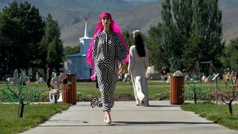 عرض للأزياء البدوية يمزج بين القديم والحديث في قيرغيزستان