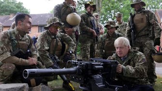 تمرین نظامی بوریس جانسون دوشادوش سربازان اوکراینی در بریتانیا