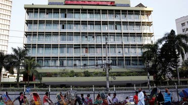 Commuters walk in front of the Bangladesh central bank building in Dhaka, Bangladesh. (File photo: Reuters)
