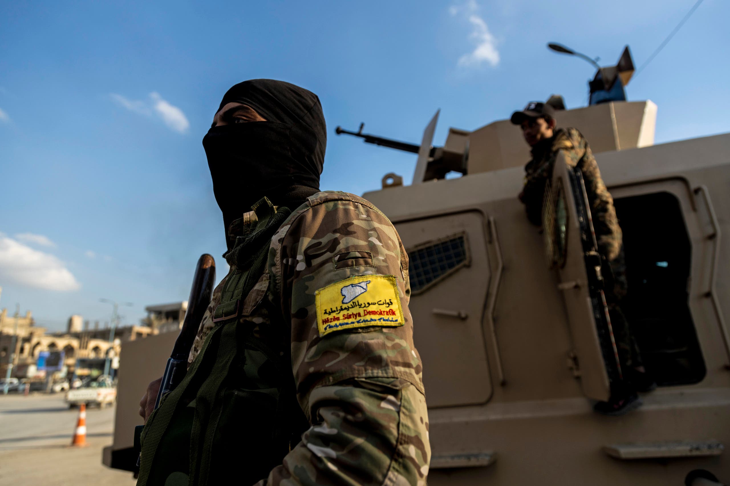 قوات كردية في الرقة في فبراير الماضي (أرشيفية)