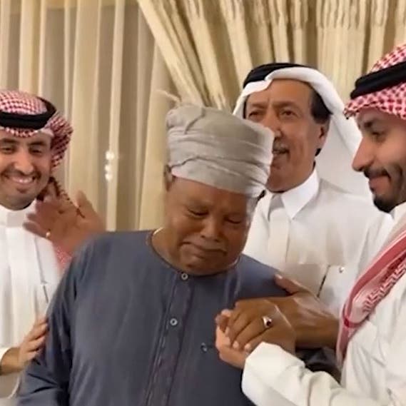 صاحب فيديو الوداع المؤثر بالسعودية: اعتبروني واحدا من الأسرة